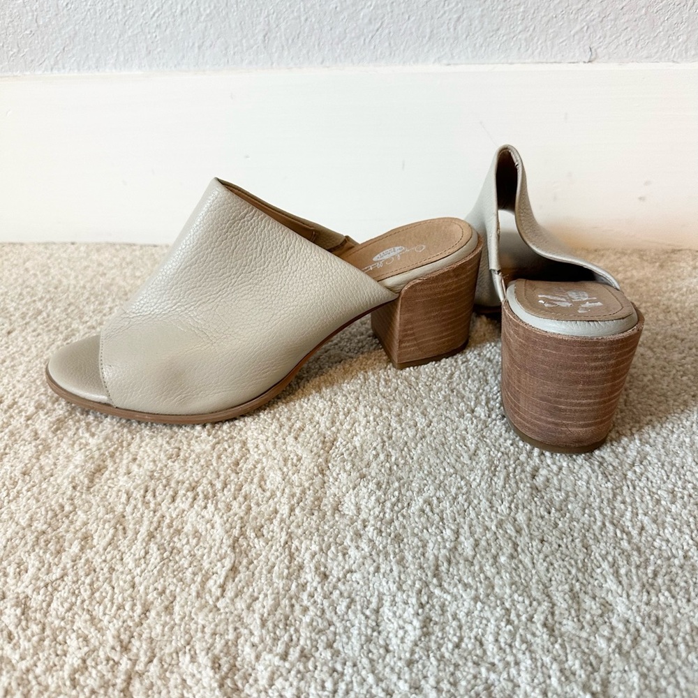 Dr.Scholls “Malin”  Original Collection Leather Block Heel Open Tow Mule